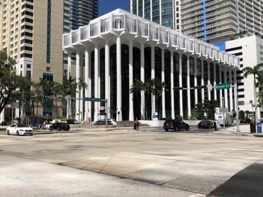 Downtown Brickell Bay & Pool View 4 Bedrooms *