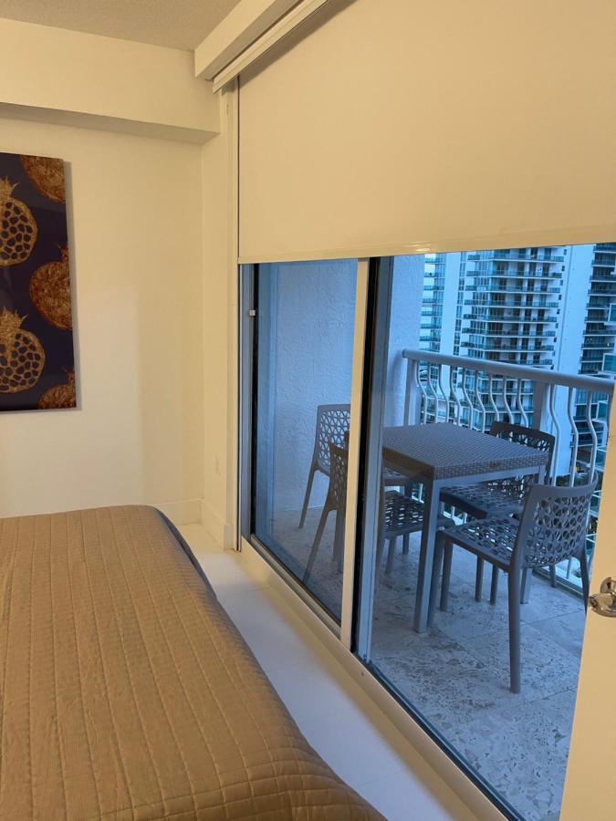 Downtown Brickell Bay & Pool View 4 Bedrooms