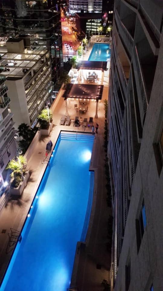 Downtown Brickell Bay & Pool View 4 Bedrooms
