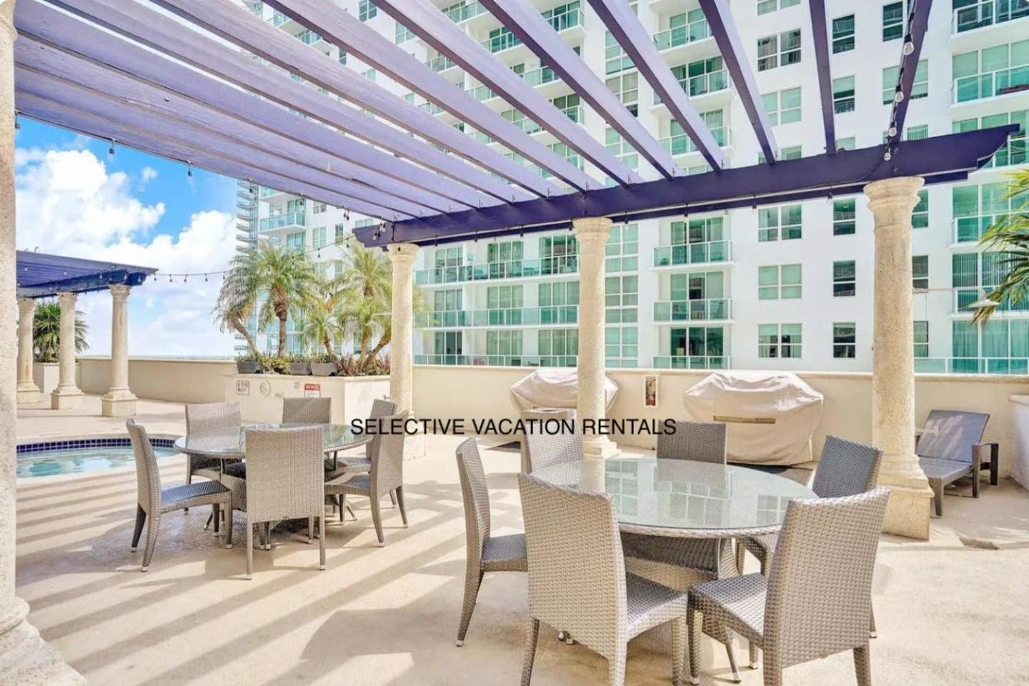 Downtown Brickell Bay & Pool View 4 Bedrooms * Miami